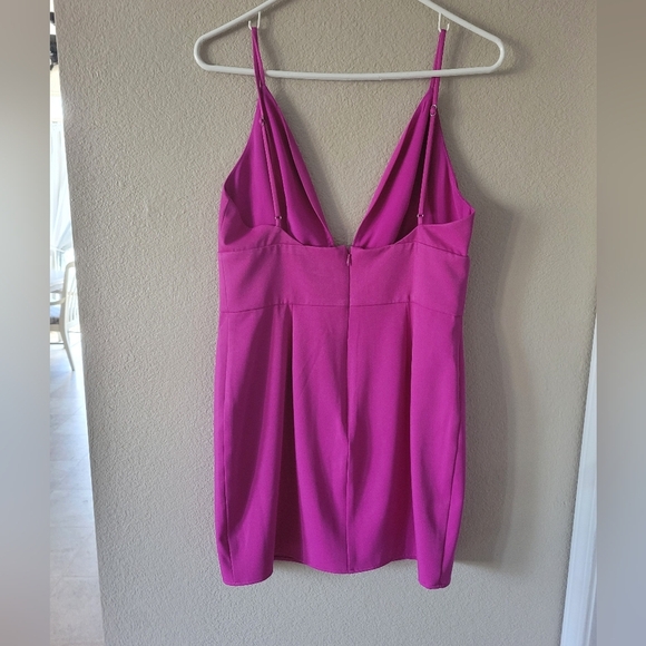 💟NWT Lovers + Friends Mini Dress - Picture 8 of 9